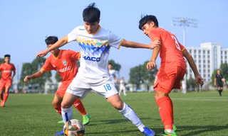 HAGL (áo trắng) cầm hoà Bình Dương để cùng vào Tứ kết giải U17 quốc gia (ảnh Anh Đoàn)