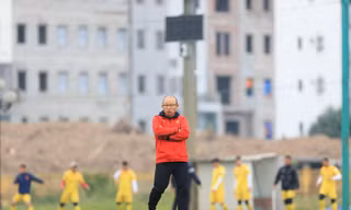 HLV Park Hang Seo muốn V-League tạo cơ hội cho cầu thủ trẻ để giải quyết cuộc khủng hoảng thiếu tiền đạo giỏi ở tuyển Việt Nam.