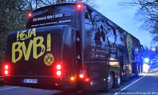 Chiếc xe buýt chở đội bóng Borussia Dortmund bị tấn công hôm 11/4.