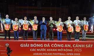 Thủ tướng Phạm Minh Chính tham dự lễ khai mạc giải bóng đá Công an, cảnh sát các nước ASEAN mở rộng 2025 (ảnh V.A)