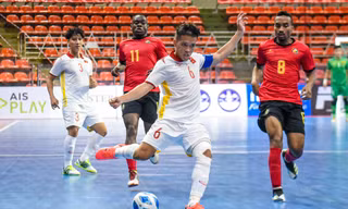 Đội tuyển futsal Việt Nam lội ngược dòng trước Mozambique để giành vị trí thứ 5 giải giao hữu Thái Lan. (ảnh Anh Tú)