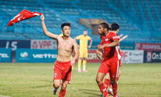 Chiến thắng 1-0 trước Hồng Lĩnh Hà Tĩnh đưa Viettel trở lại vị trí dẫn đầu V-League.