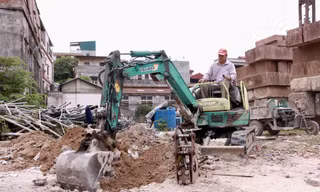 Công trường dự án cao tốc kết hợp đường sắt đô thị V+: Vượt khó để bám tiến độ