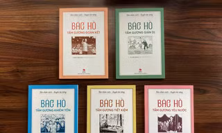 Bộ sách rèn lòng yêu nước, sự khiêm tốn, giản dị noi gương Bác Hồ