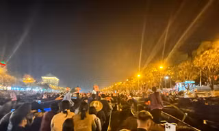 Chùa Hương đông nghịt khách, tắc nghẽn trước ngày khai hội