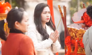Dòng người đổ về đền Trần trước giờ khai ấn