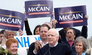 Trong mùa bầu cử 2000 (giành quyền đại diện phe Cộng hòa), John McCain đã "bị hiếp trong ngục tối" và bị "chết thảm" dưới tay đối thủ George W. Bush!