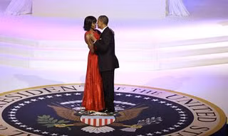 Vợ chồng Obama khiêu vũ sau lễ nhậm chức