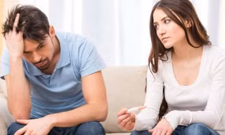 Phát hiện những biểu hiện vô sinh sẽ giúp nam giới có định hướng thăm khám và điều trị bệnh sớm. Ảnh minh hoạ: Internet