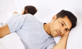 Có những biểu hiện rất nhỏ nhưng đủ để một người phụ nữ nhạy cảm có thể biết chàng đang không hứng thú với "chuyện ấy". Ảnh minh hoạ: Internet