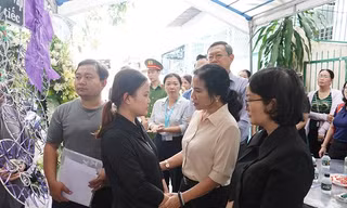 Lãnh đạo quận Gò Vấp thăm hỏi gia đình 2 cháu bé tử vong trong vụ cháy