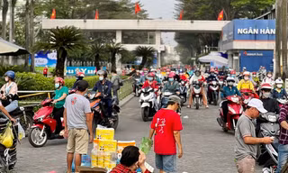 Công nhân điêu đứng vì giảm giờ, mất việc