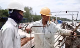 Hối hả trên công trường cao tốc Bến Lức - Long Thành