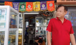 Phố 'khen thưởng' sầm uất nhất ở TPHCM ế ẩm, chủ tiệm chờ trả mặt bằng