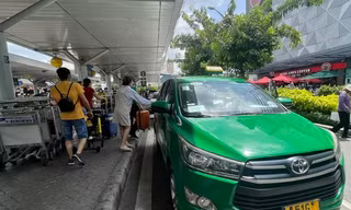 Đi taxi bị 'chặt chém' dịp Tết ở sân bay Tân Sơn Nhất, khách gọi ai?