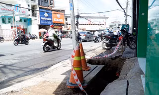 'Hố tử thần' xuất hiện trước nhà người dân ở TPHCM
