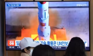 TIN NHANH 12H: Em gái ông Kim Jong-un nói về phóng vệ tinh thất bại; Tương lai nào cho Quang Hải?