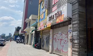Nhiều mặt bằng đắc địa tại TPHCM bỏ trống thời gian dài