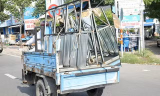 CLIP: Kinh hãi với xe chở 'tử thần' trên đường ở TP.HCM