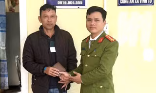 Đi chơi Tết, nam thanh niên nhặt được hơn 21 triệu đồng
