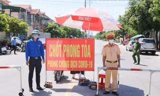 13 chốt 'lá chắn' phòng chống dịch làm nhiệm vụ dưới 'trời đổ lửa'