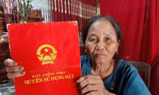 Nghệ An: Gia đình góa phụ nghèo nguy cơ mất nhà, mất đất