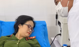 Hai nữ cán bộ công an xã hiến máu cứu bệnh nhân qua cơn nguy kịch