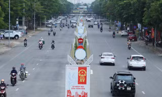 Cửa ngõ thành phố Vinh đông nghịt trong ngày đầu thực hiện Chỉ thị 15