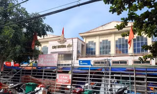 Nghệ An: Khởi tố bộ sậu lãnh đạo thị trấn thu tiền của tiểu thương rồi chiếm dụng