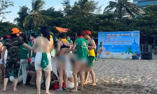 Cơ quan chức năng mời nhóm phụ nữ 'cởi đồ' chơi team building ở biển Cửa Lò đến làm việc
