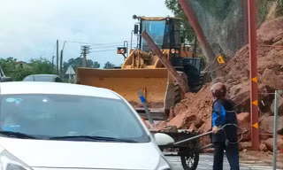 Mưa lớn làm nhiều nơi ở Nghệ An ngập sâu, sạt lở