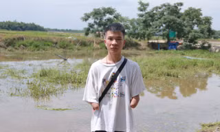 Giải cứu gần 200 con cá trong hồ câu cho chàng trai khuyết tật