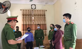 Thêm một cán bộ xã bị bắt vì trục lợi tiền hỗ trợ bão lũ của dân nghèo
