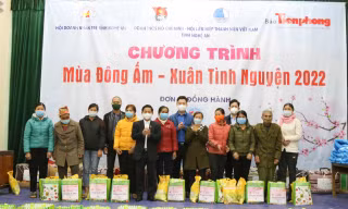 Mang mùa Đông ấm tới người nghèo vùng biên viễn