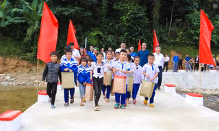 Nhịp cầu nối bờ vui tại huyện biên giới Nghệ An