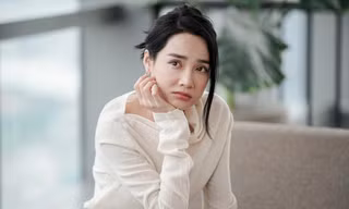 Lý do nào khiến Nhã Phương bị netizen gọi tên trong drama “Phim 1990 dời ngày chiếu”?