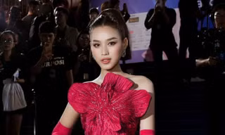 Chọn trang phục rực rỡ, Hoa hậu Đỗ Thị Hà khoe được ưu điểm mà bao người ao ước