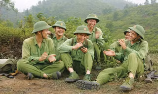 Mùi Cỏ Cháy: Phim đáng xem trong dịp nghỉ lễ để ôn lại một phần lịch sử oai hùng