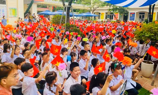 Hà Nội: Niềm vui đầy ắp trong ngày tựu trường của học sinh trường Tiểu học Vĩnh Tuy