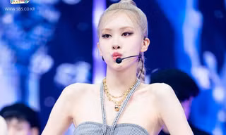 Mẫu vòng Tiffany & Co. này có gì đặc biệt mà Rosé (BLACKPINK) đeo cả năm chưa thấy chán?