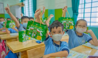 Nestlé MILO tiếp năng lượng trở lại trường cho học sinh toàn quốc với 2,5 triệu hộp sữa