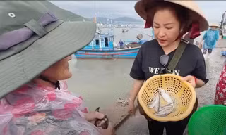 Danh hài Thúy Nga nói gì khi đi làm từ thiện lại bị so sánh với TikToker thị phi Nờ ô Nô?