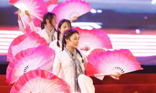 Các bạn trẻ biểu diễn văn nghệ tại chương trình: Ảnh: Nguyễn Thắng.