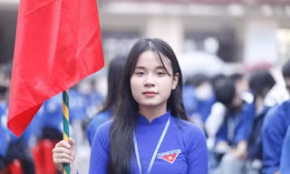 Một đoàn viên tỉnh Bắc Giang tham gia ra quân Tháng Thanh niên. Ảnh: Nguyễn Thắng.