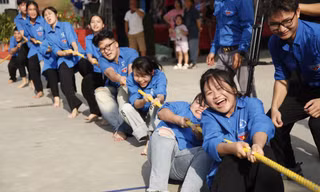 Đoàn viên tham gia chơi kéo co tại ngày hội thanh thiếu niên công giáo. Ảnh: Nguyễn Thắng