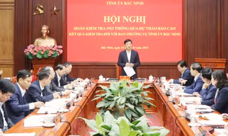 Ủy viên Bộ Chính trị, Bí thư Trung ương Đảng, Chủ nhiệm Ủy ban Kiểm tra Trung ương Nguyễn Duy Ngọc chủ trì hội nghị.