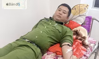 Đại úy Nông Quốc Dương hiến máu cứu bệnh nhân gặp nguy kịch.