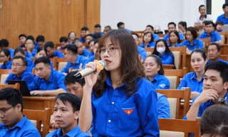 Phó Bí thư Thường trực Tỉnh ủy Bắc Giang đối thoại với cán bộ Đoàn