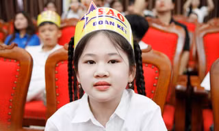 Các em thiếu nhi tham dự chương trình. Ảnh: Nguyễn Thắng