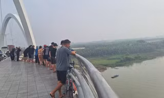 Tìm thấy thi thể nghi là nữ sinh nhảy cầu tự tử ở Bắc Ninh